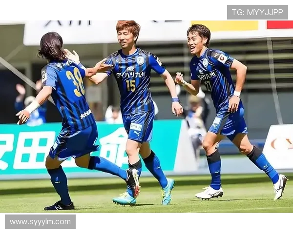 广岛三箭主帅誓言全力争取杯赛双冠荣誉